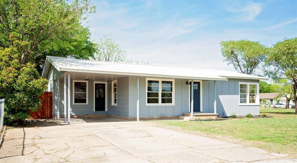 Jacksboro, TX 76458,227 E College Street