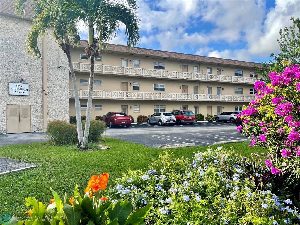 Lauderdale Lakes, FL 33313,5071 W Oakland Park Blvd  #211