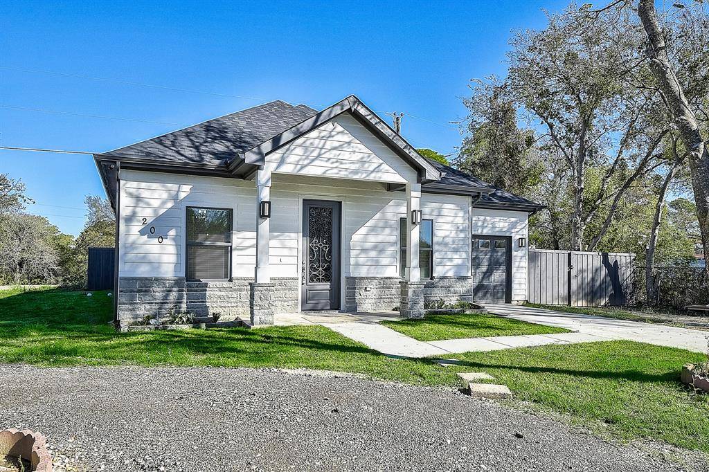 West Tawakoni, TX 75474,200 Opal Drive