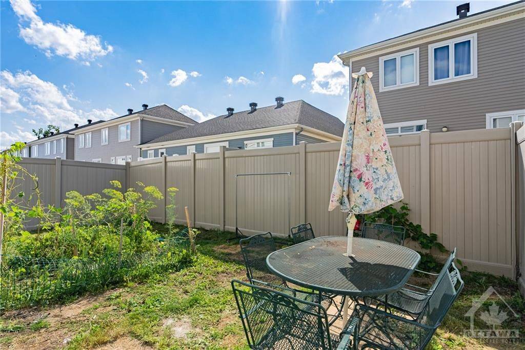 Barrhaven, ON K2J 6P6,28 COPPERMINE ST