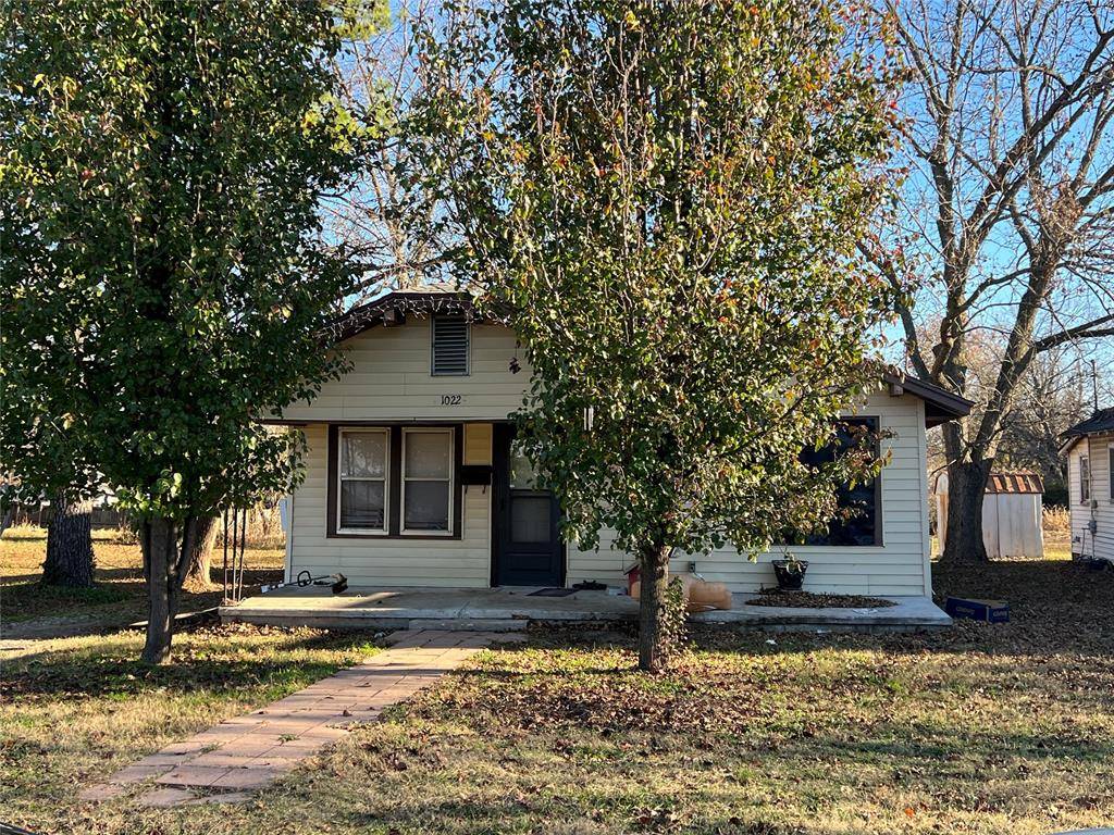 Holdenville, OK 74848,1022 S Creek Street