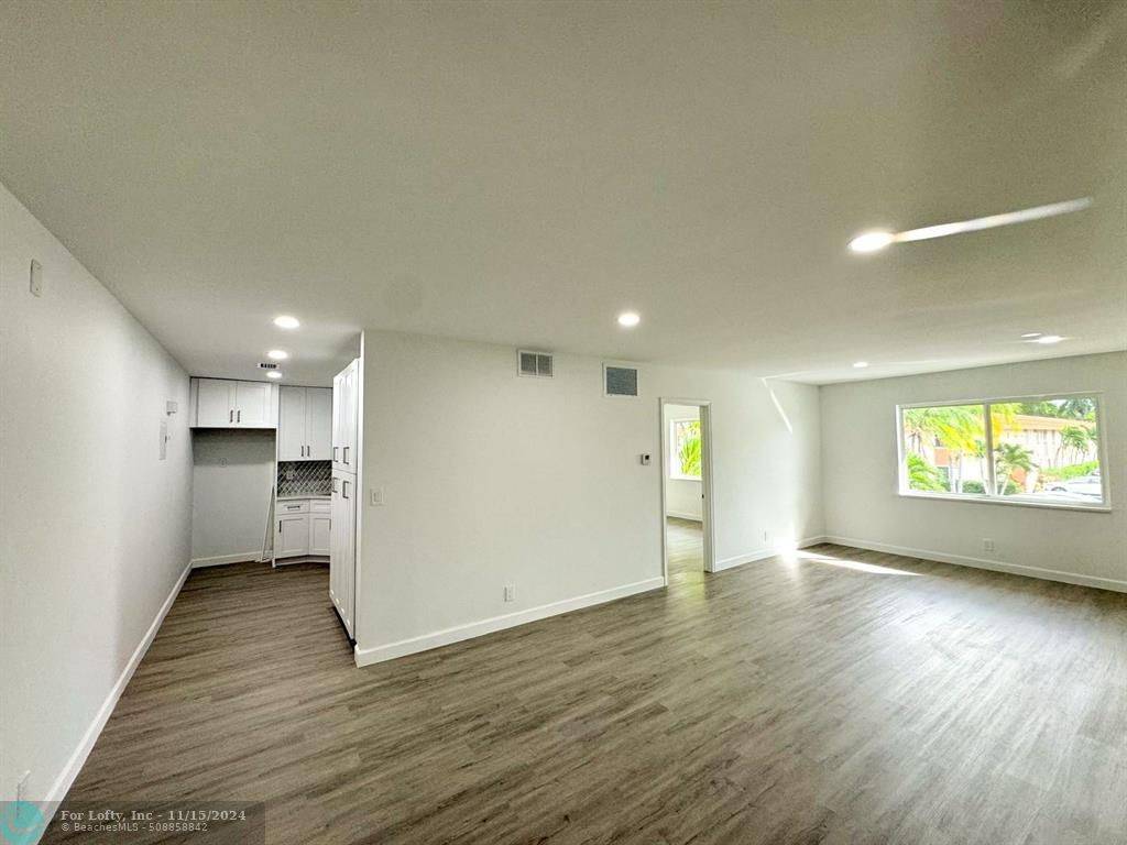 Wilton Manors, FL 33305,119 NE 19th Ct  #207G