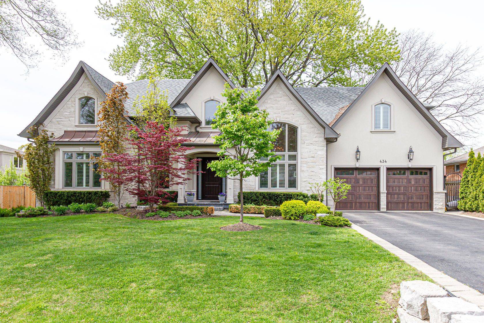 Oakville, ON L6L 4X2,434 Smith LN