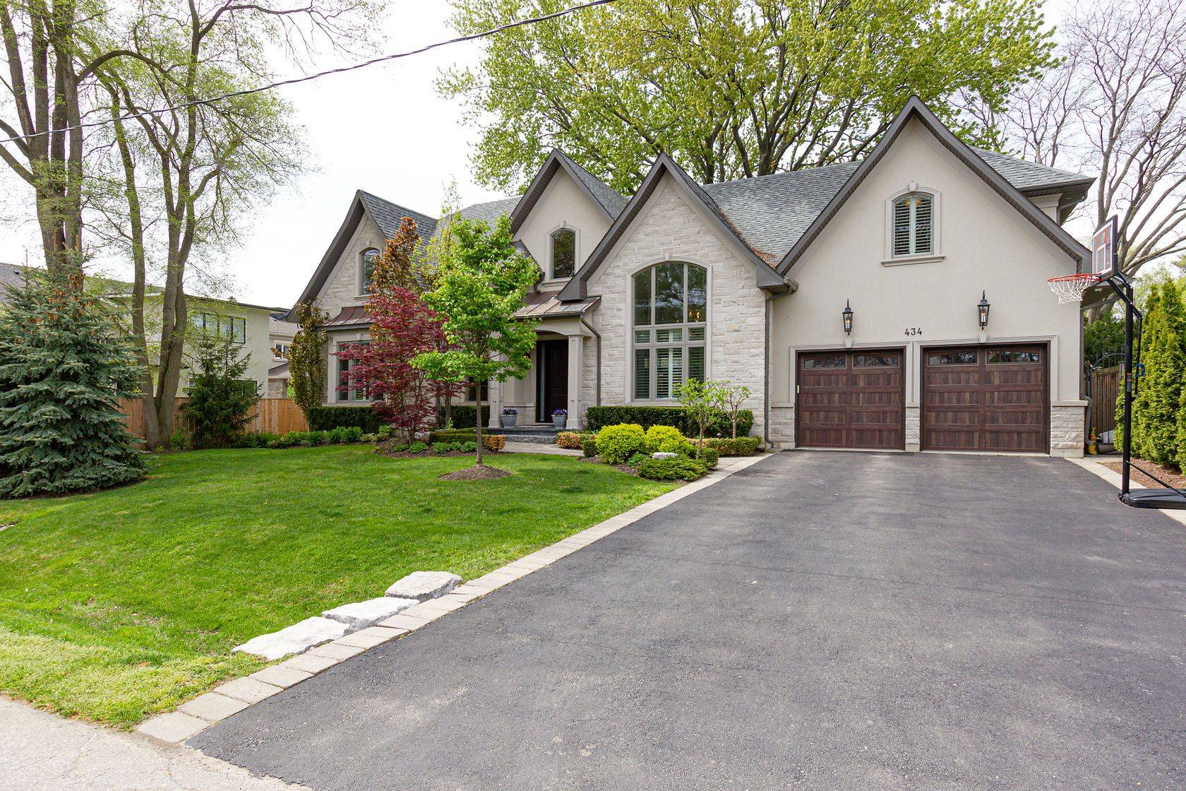 Oakville, ON L6L 4X2,434 Smith LN