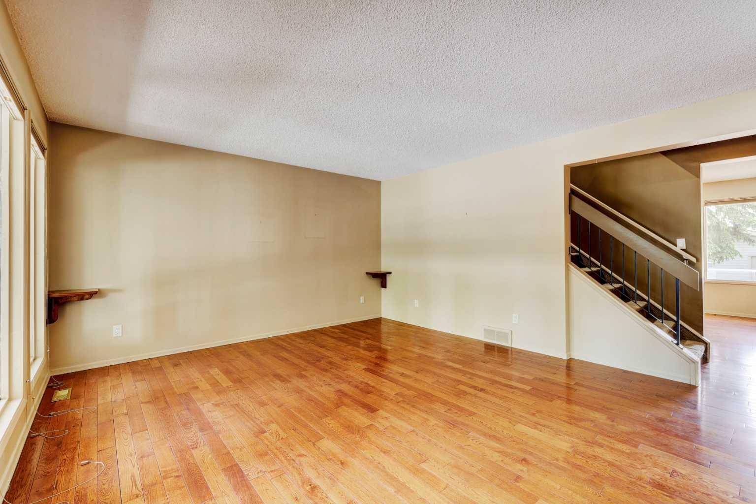 Calgary, AB T2M 1R2,1511 22 AVE NW