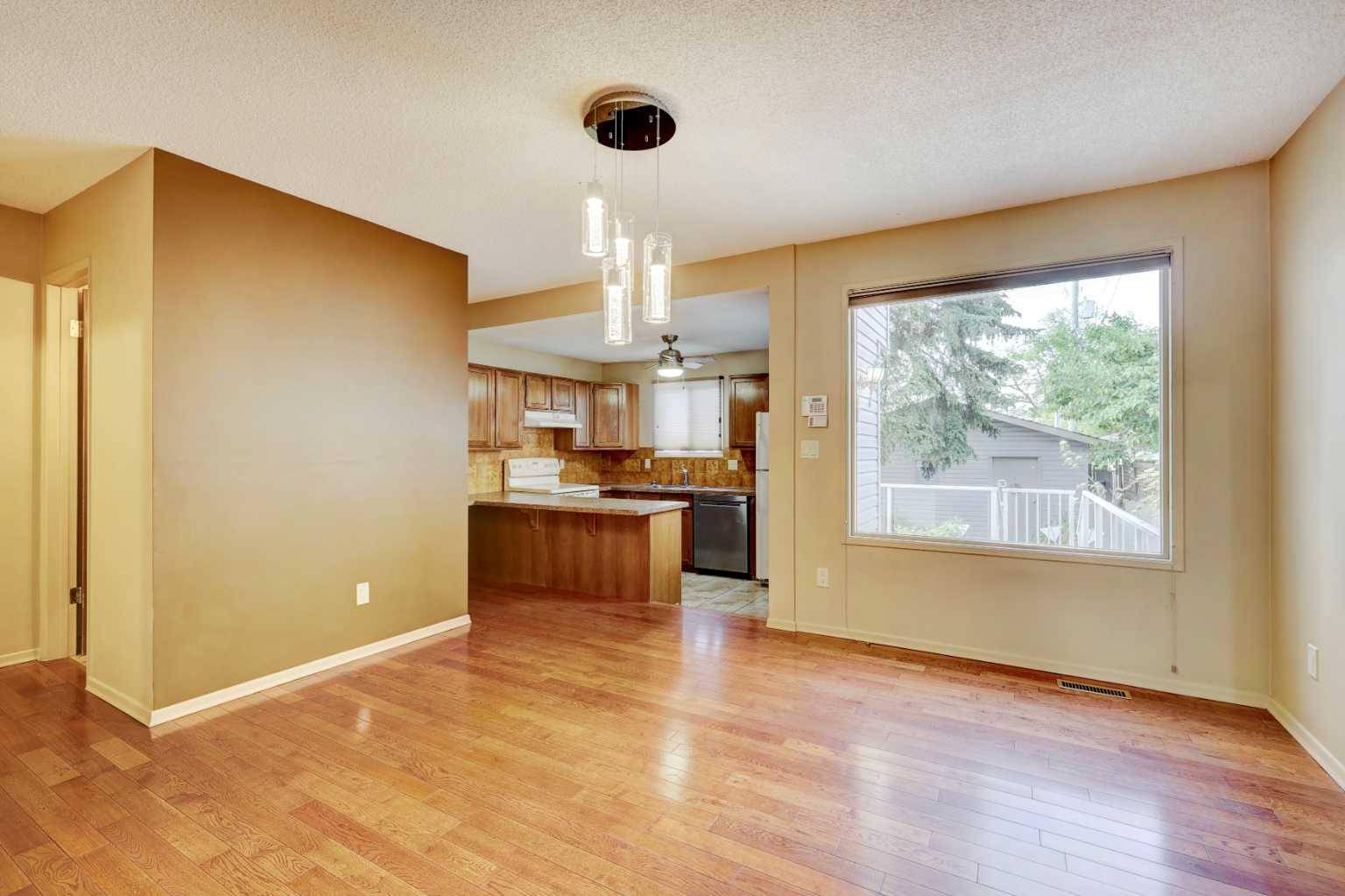 Calgary, AB T2M 1R2,1511 22 AVE NW