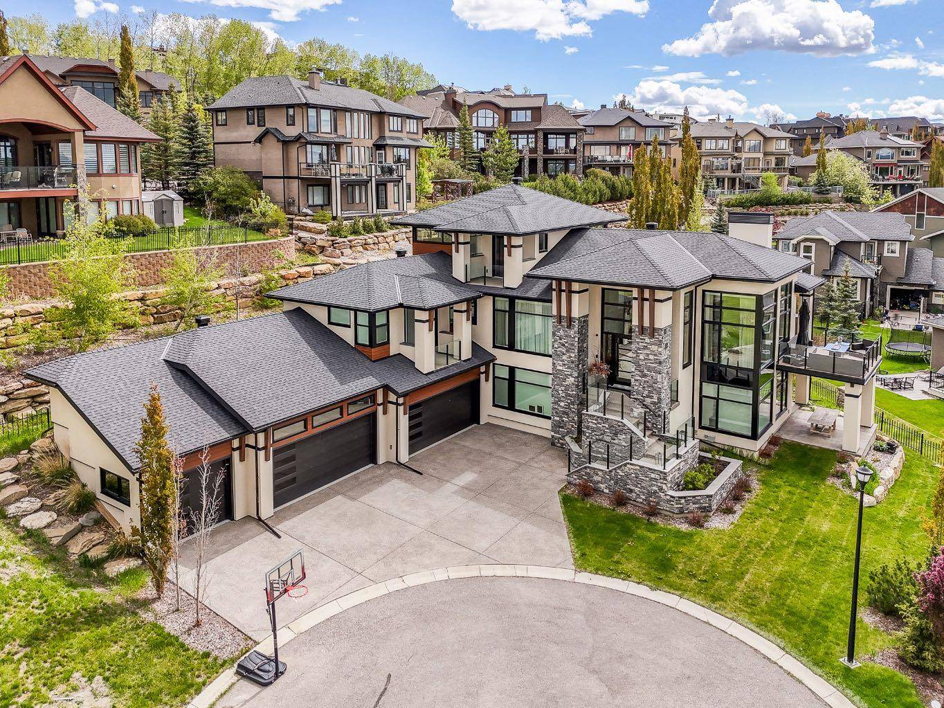 Calgary, AB T3H 4V2,44 Spring Valley LN SW