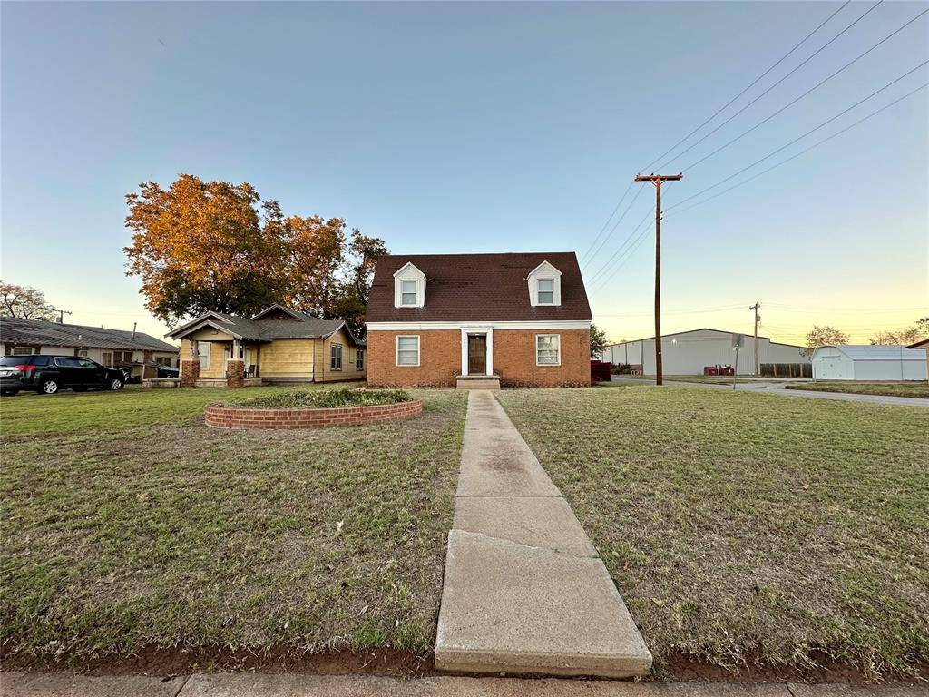 Altus, OK 73521,921 E Walnut Street