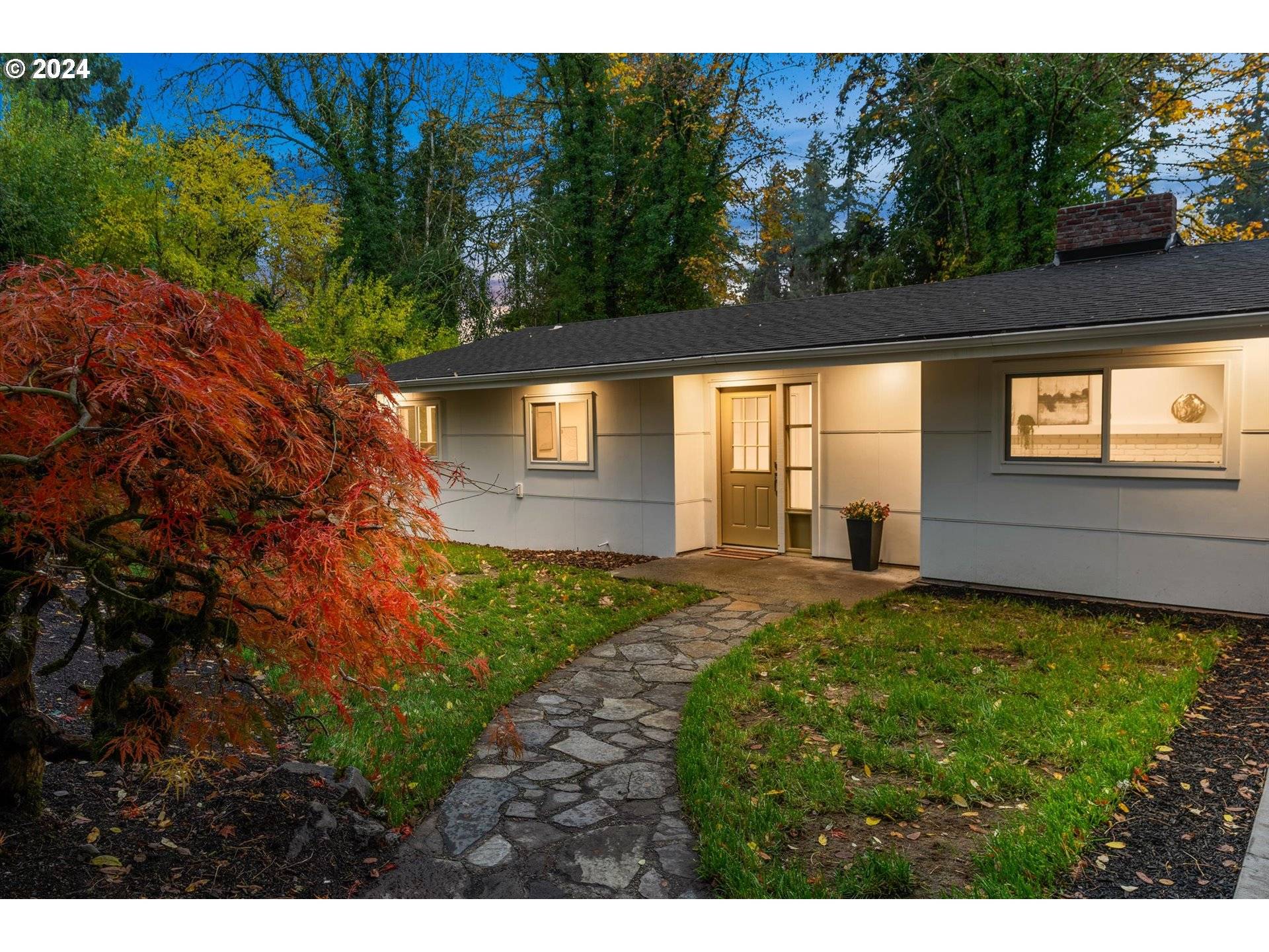 West Linn, OR 97068,2524 SW MOSSY BRAE RD