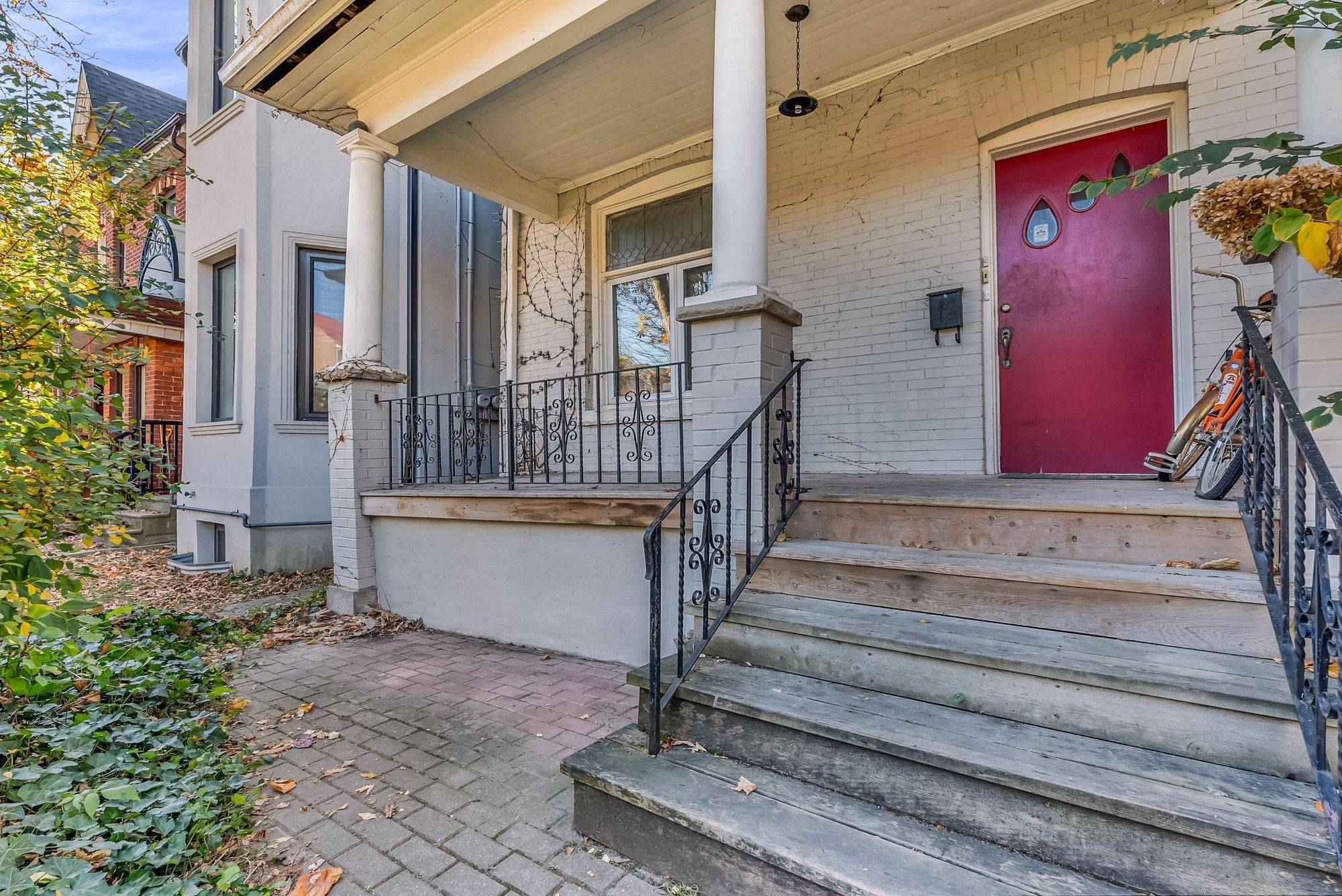 Toronto C01, ON M5S 2P5,248 Lippincott ST