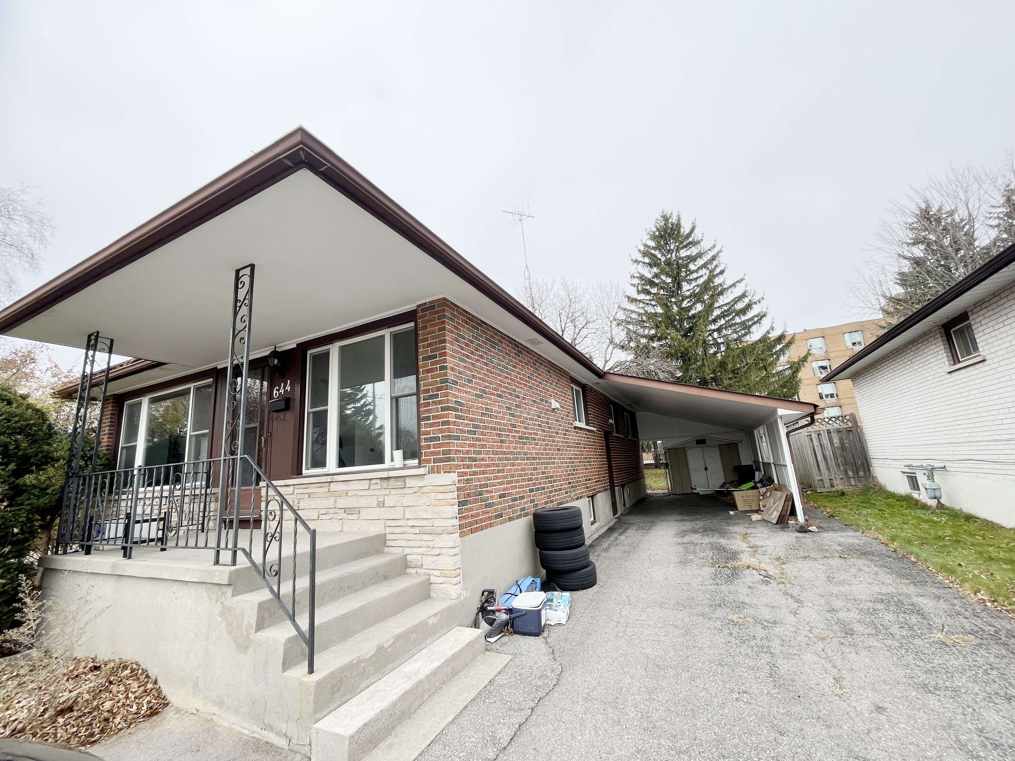 Oshawa, ON L1H 1M3,644 Athol ST E