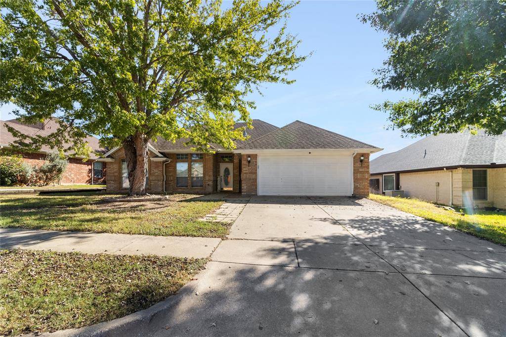 Saginaw, TX 76179,821 Sky Wood Court