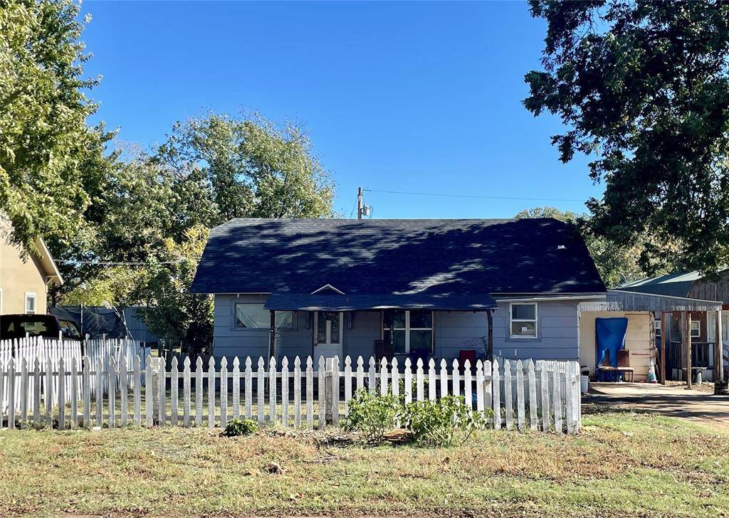 Erick, OK 73645,104 S Cedar Avenue