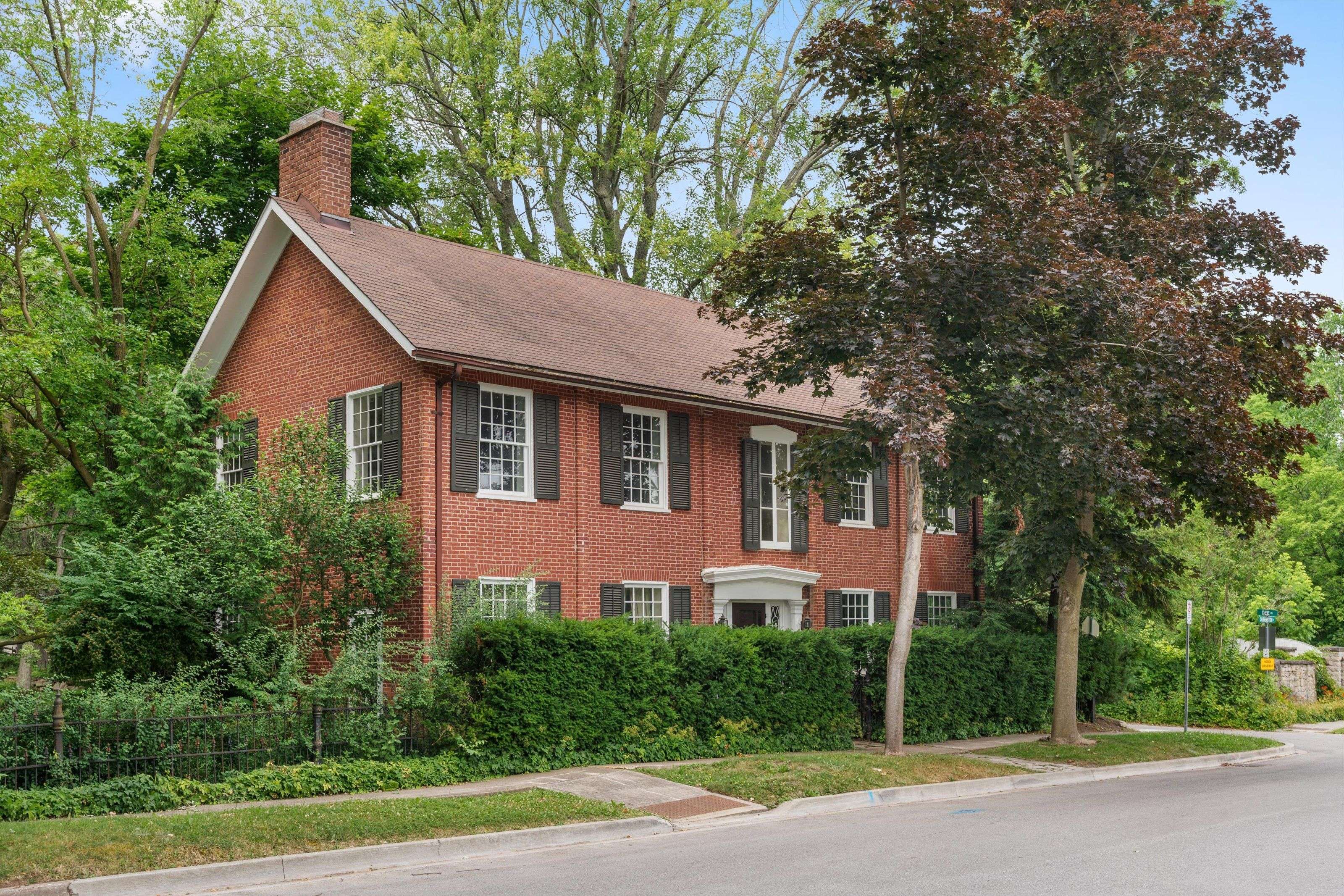 Niagara-on-the-lake, ON L0S 1J0,93 Queenston ST