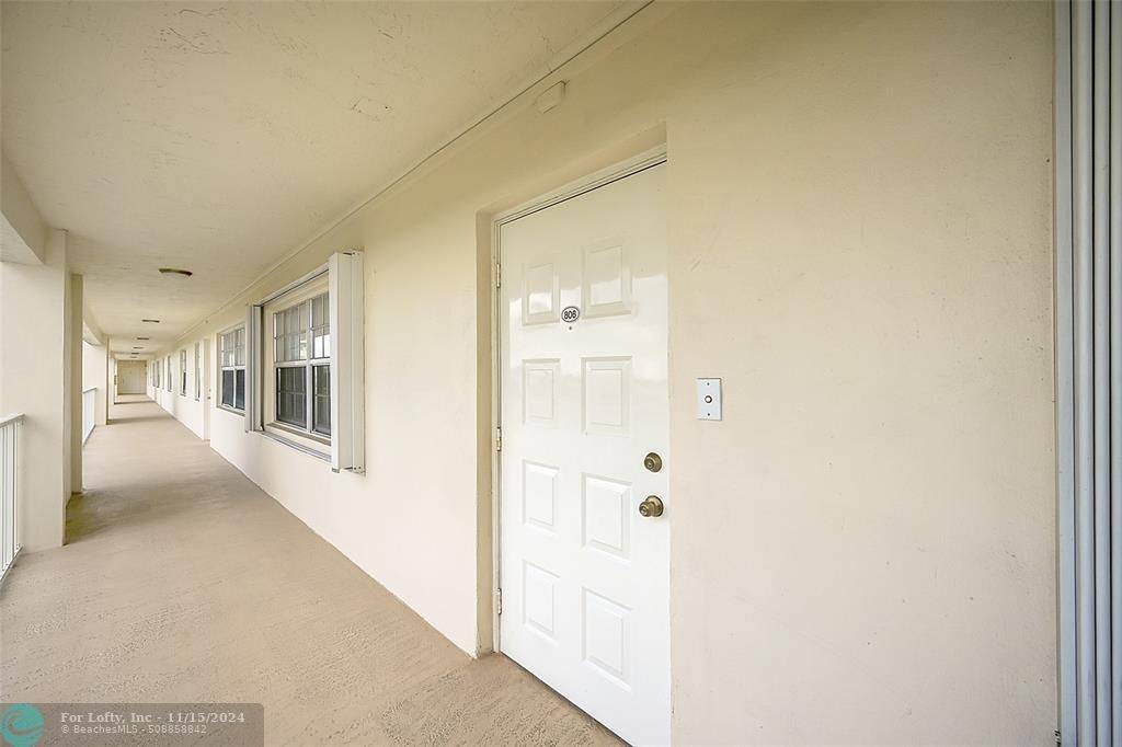 Pompano Beach, FL 33069,3520 Oaks Way  #806