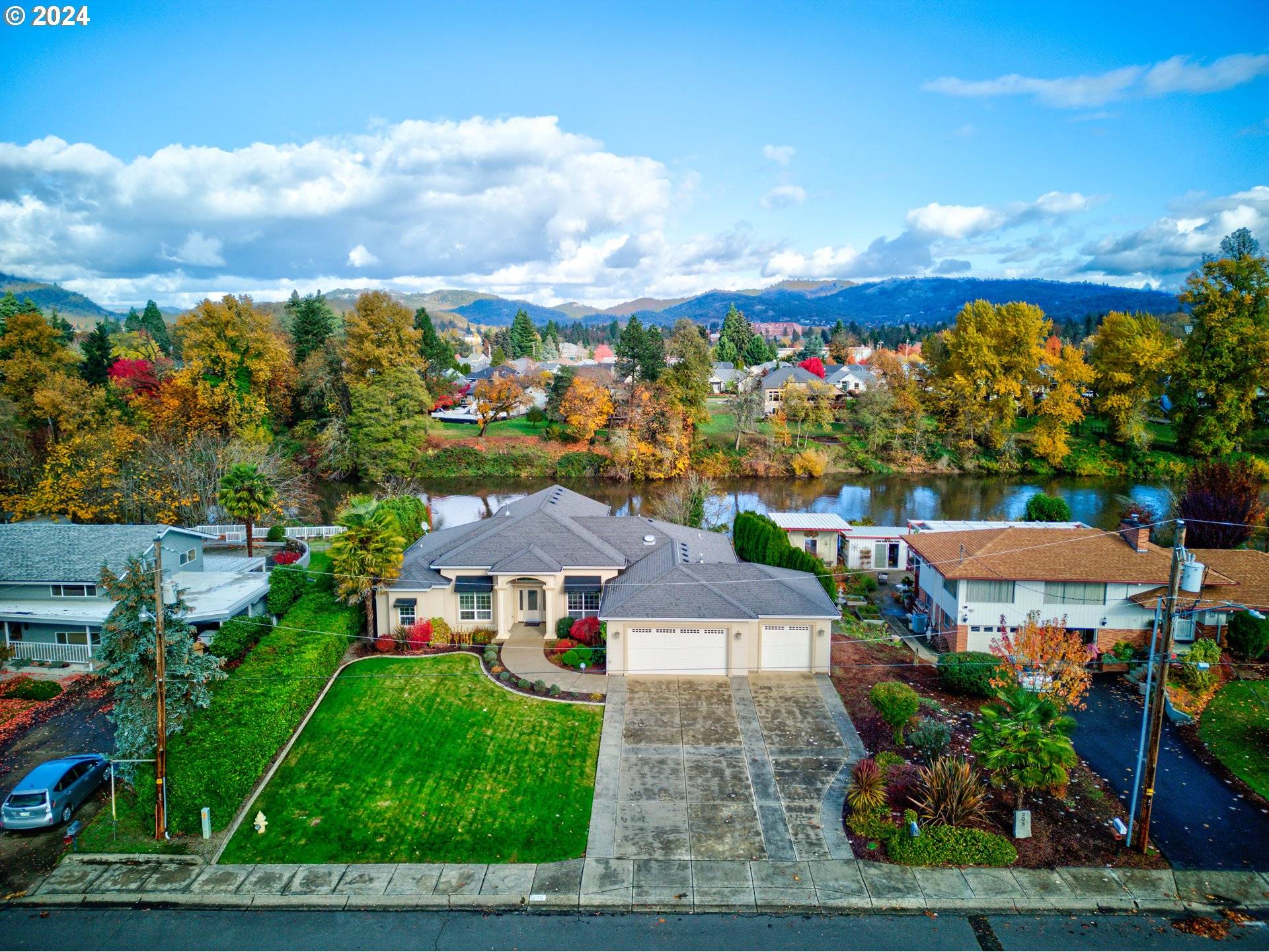 Roseburg, OR 97470,205 W ORIOLE DR