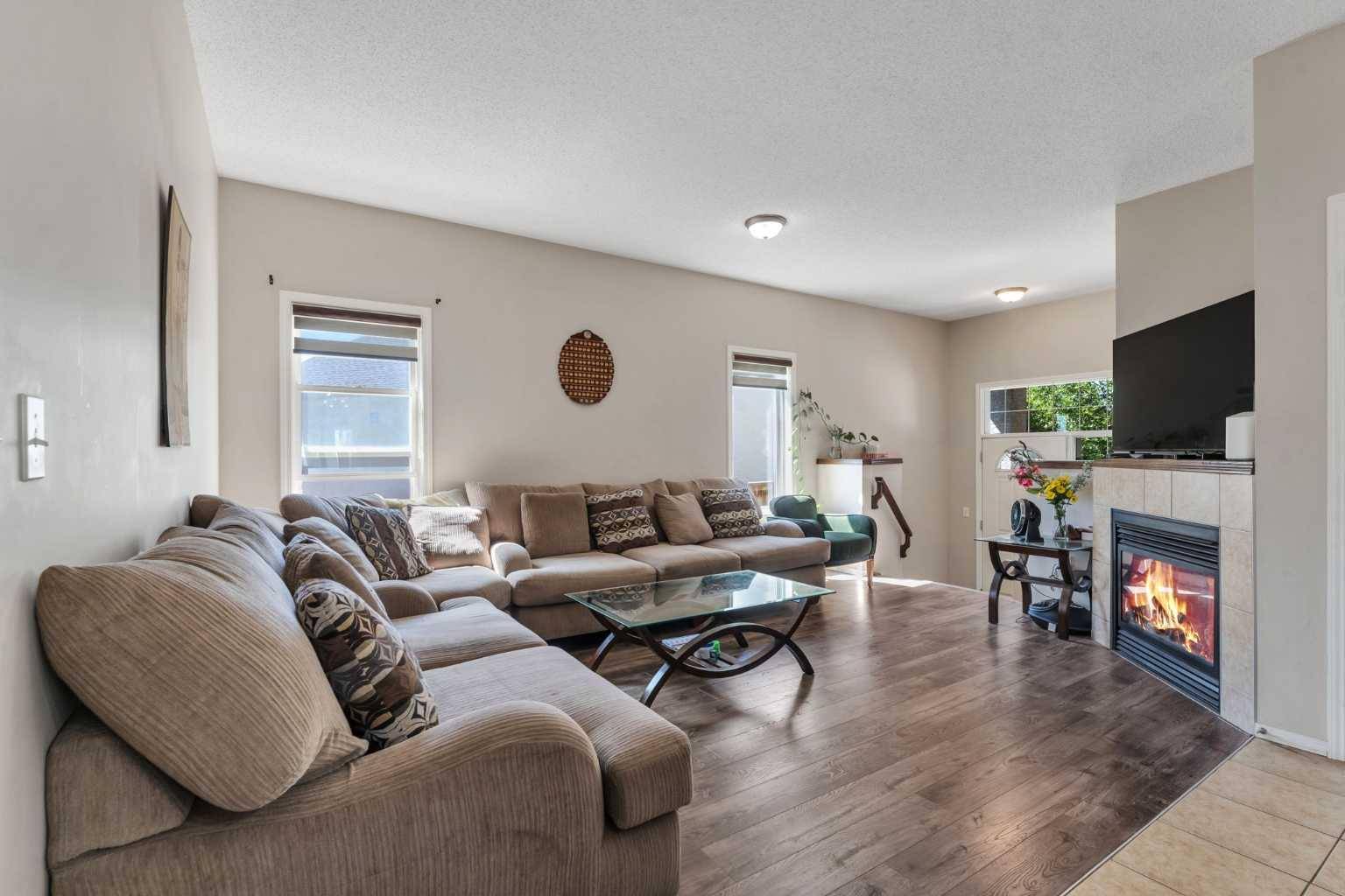 Chestermere, AB T1X 0A3,539 East Lakeview PL