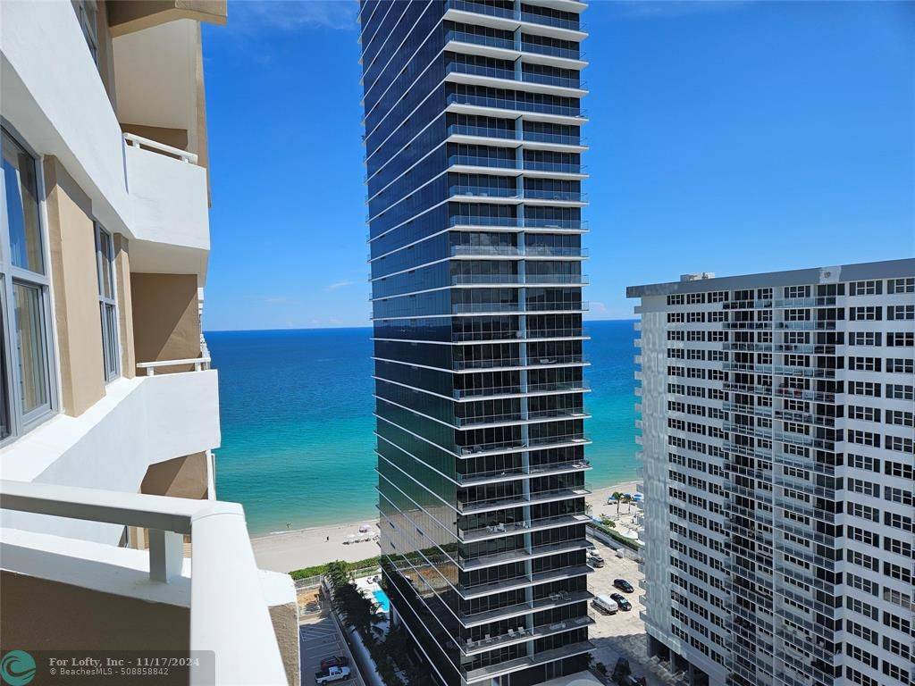 Hallandale Beach, FL 33009,1980 S Ocean Dr  #21L