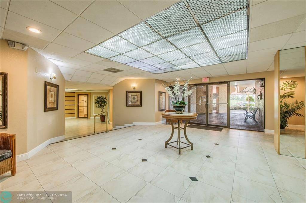 Hollywood, FL 33021,3800 N Hills Dr  #106