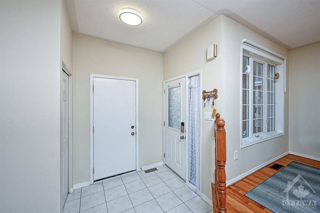 Barrhaven, ON K2J 4M8,52 DAVENTRY CRES