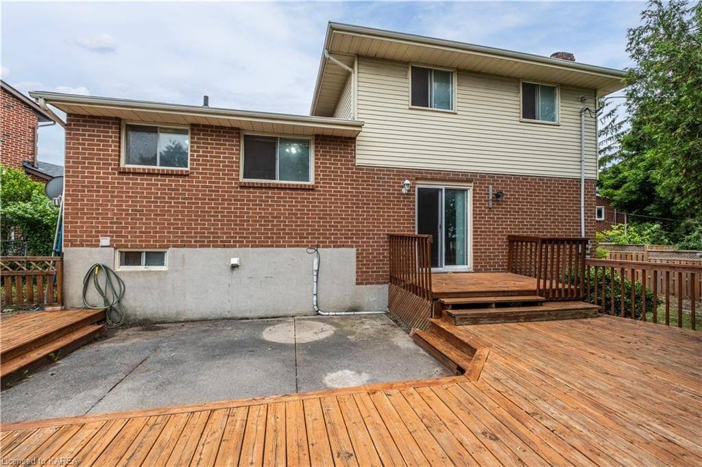 Kingston, ON K7M 7T2,33 BALMORAL CT