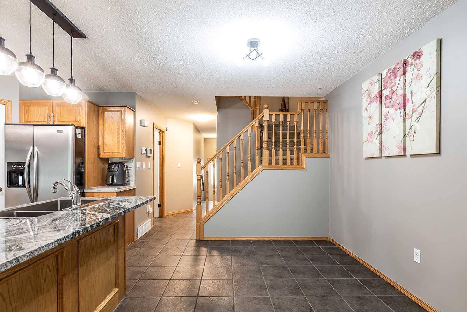 Medicine Hat, AB T1B 4L3,32 Stonegate CRES SE