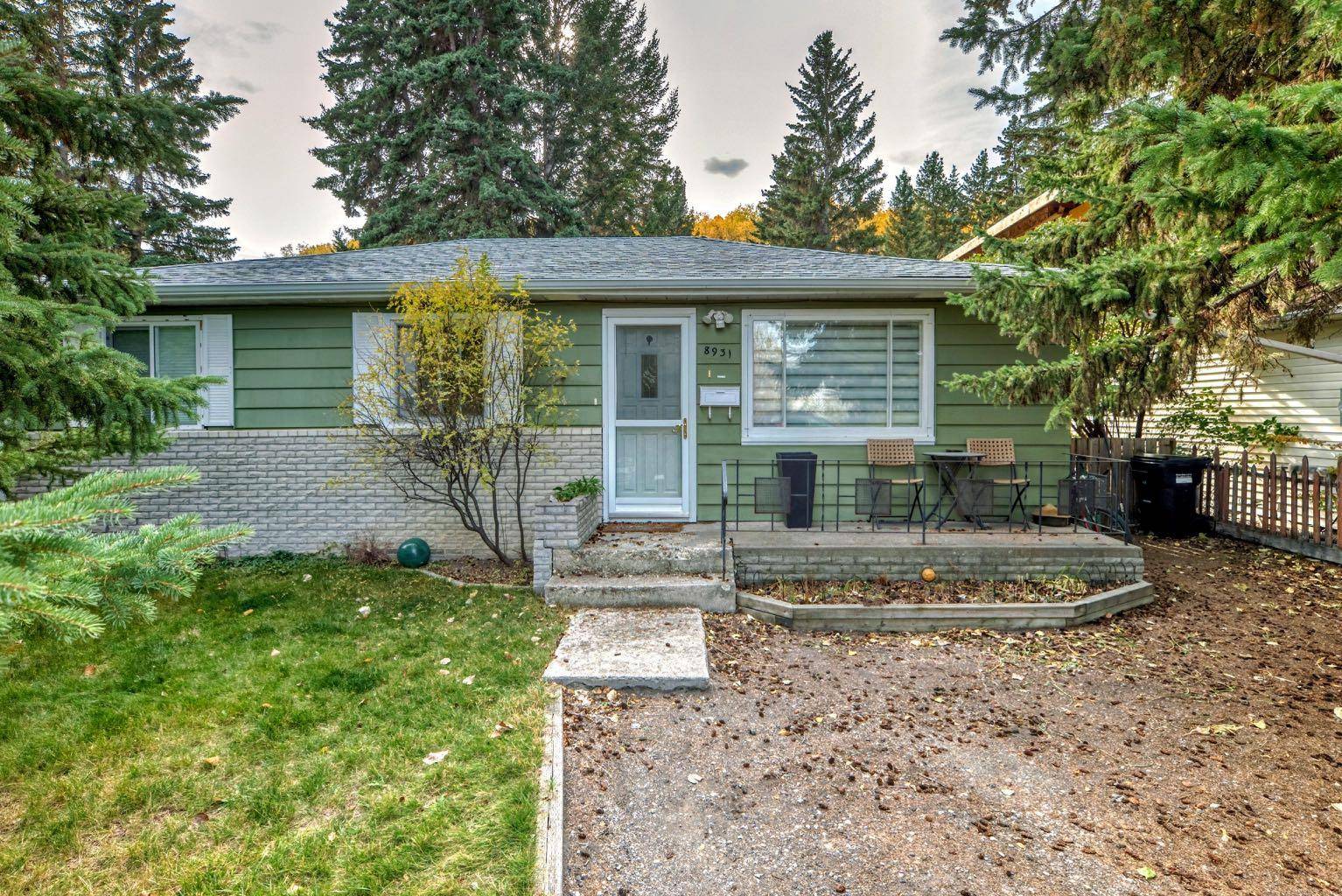 Calgary, AB T3B1M2,8931 33 AVE NW