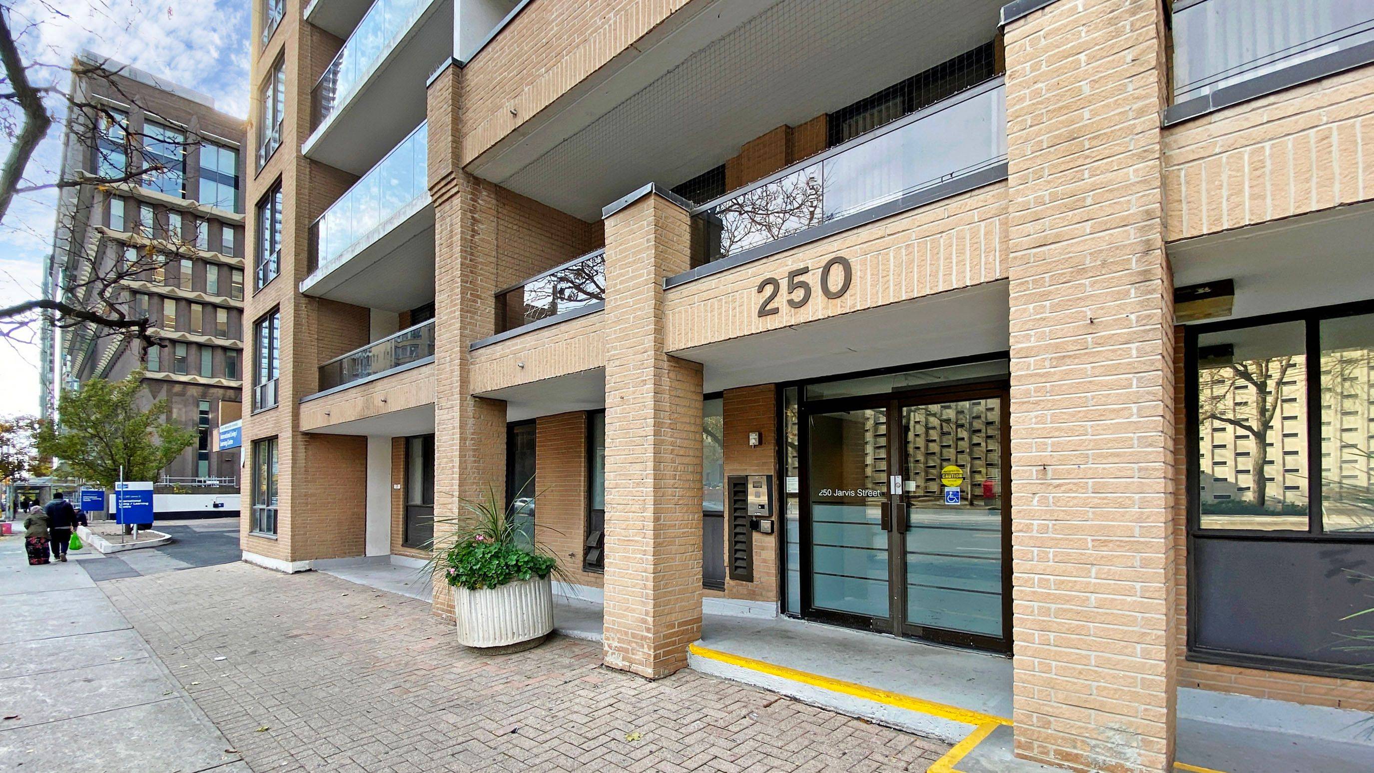 Toronto C08, ON M5B 2L2,250 Jarvis ST #801