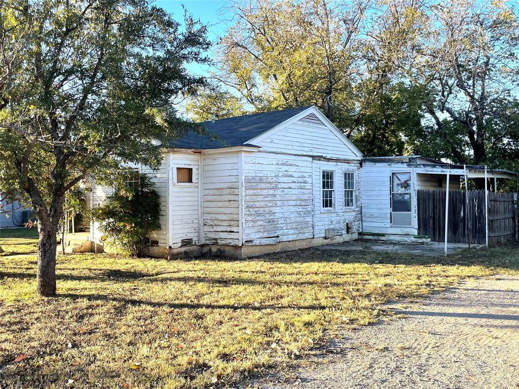 Brady, TX 76825,900 W 4th Street