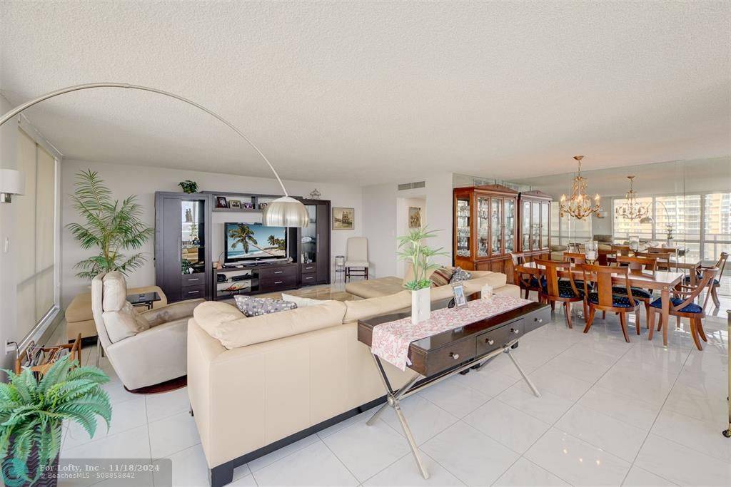 Hollywood, FL 33019,2751 S Ocean Dr  #1401N