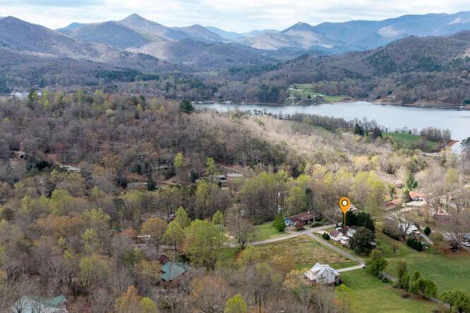 Hiawassee, GA 30546,764 Bugscuffle Road