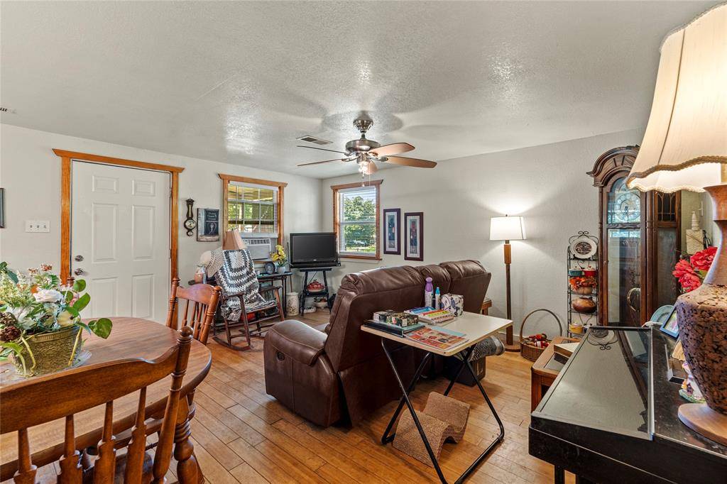 Tool, TX 75143,1908 Deer Trail Circle