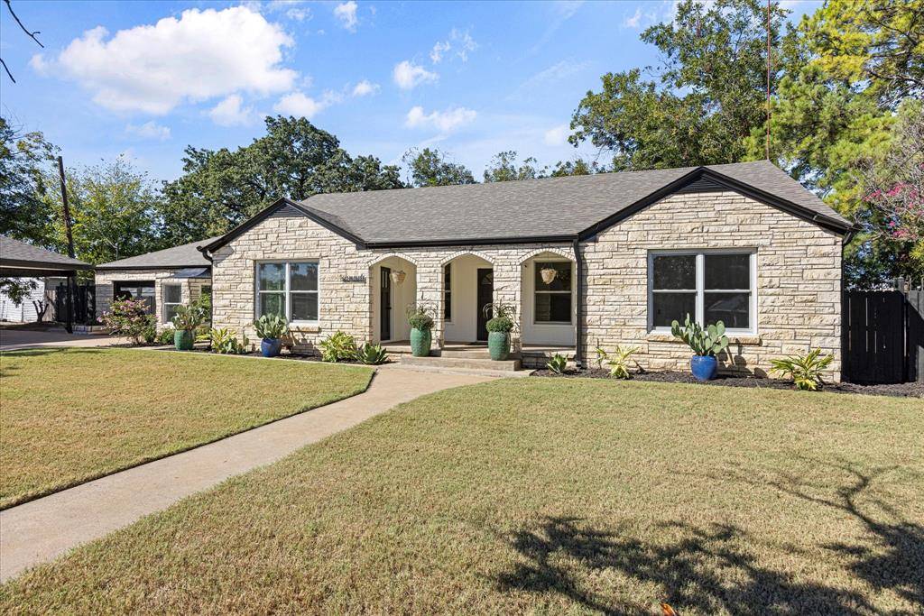 Granbury, TX 76048,612 W Bluff Street