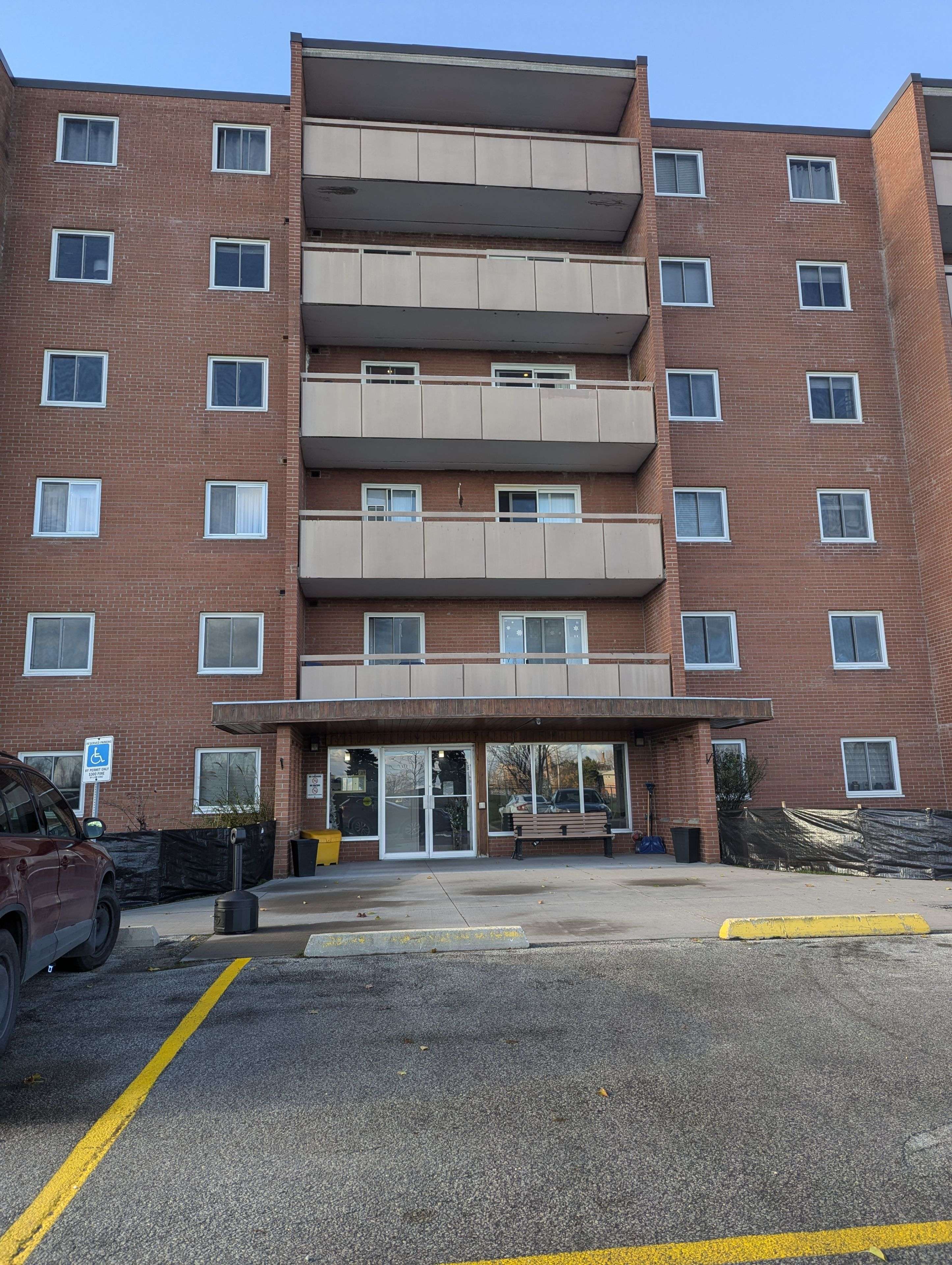 Collingwood, ON L9Y 4E5,460 Ontario ST E #403