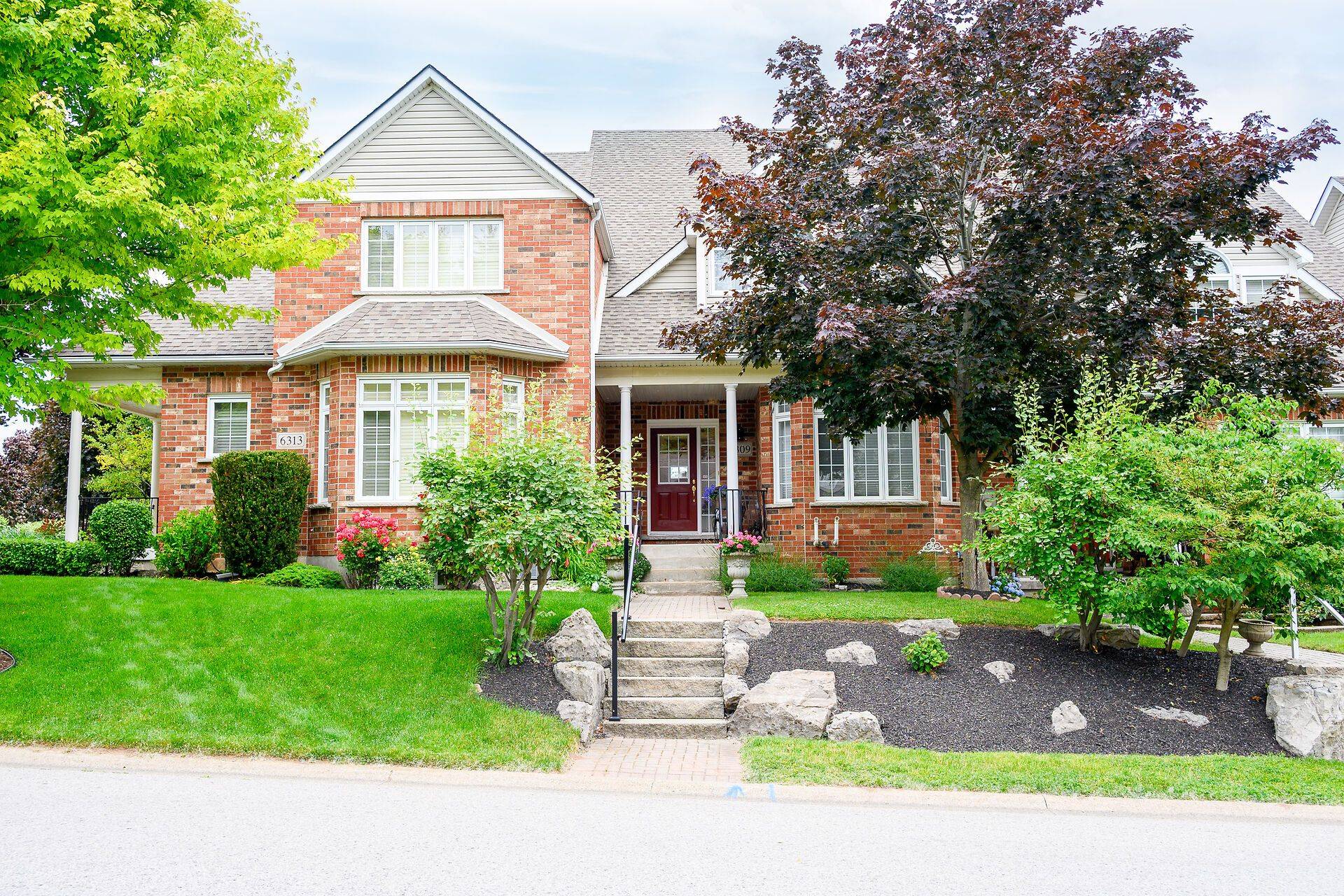 Niagara Falls, ON L2J 4L1,6309 Pinestone RD