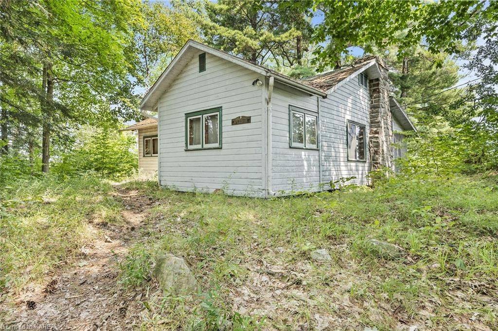 South Frontenac, ON K0H 2N0,1326 RIDGE LN