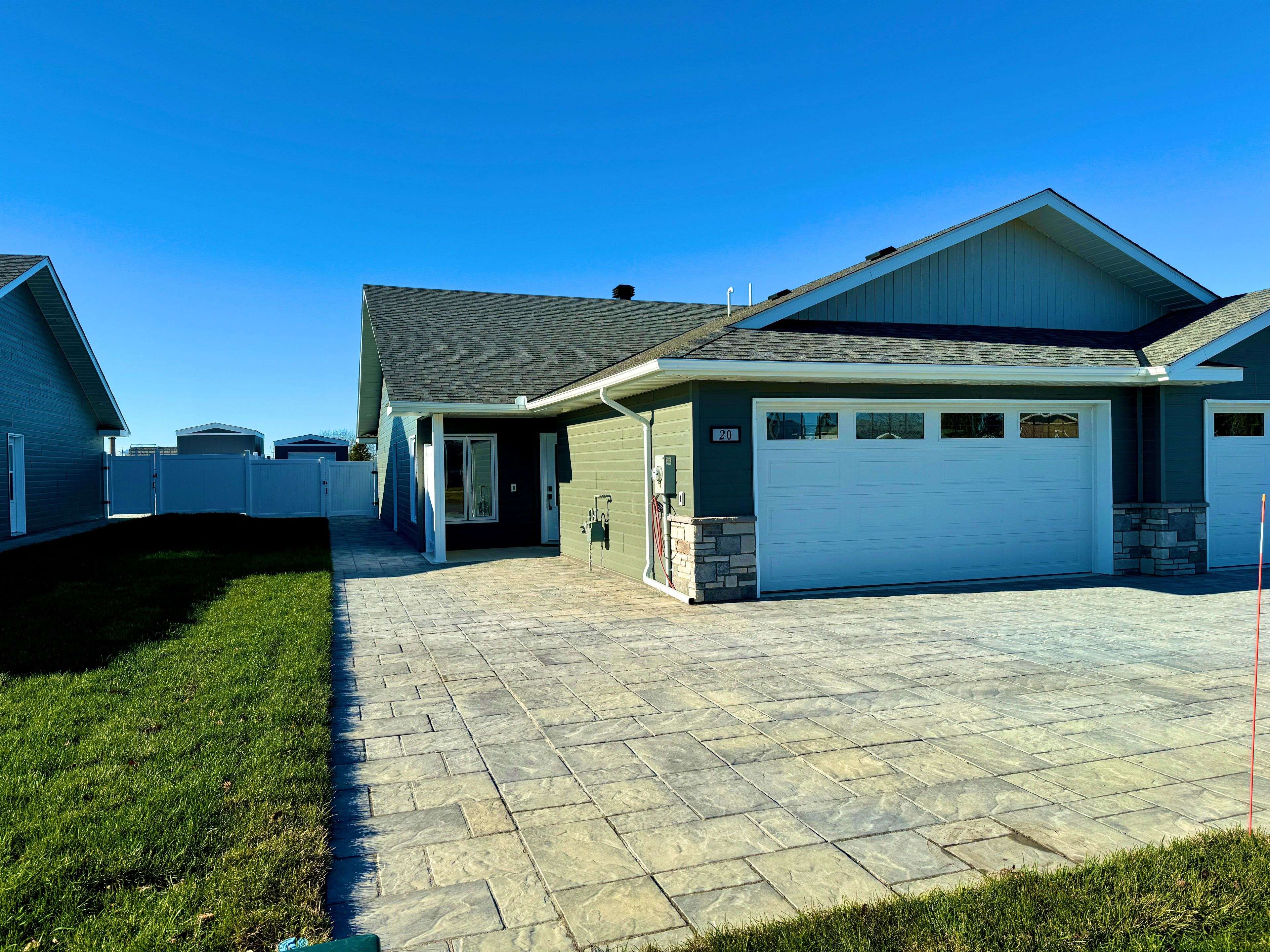 Kapuskasing, ON P5N 3J6,20 Golf ST