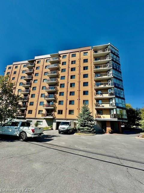 Kingston, ON K7L 5H6,120 BARRETT CT #411