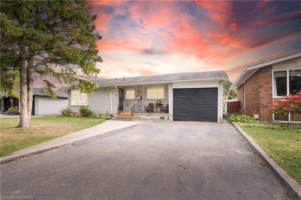 Kingston, ON K7M 2W3,90 MICHAEL GRASS CRES