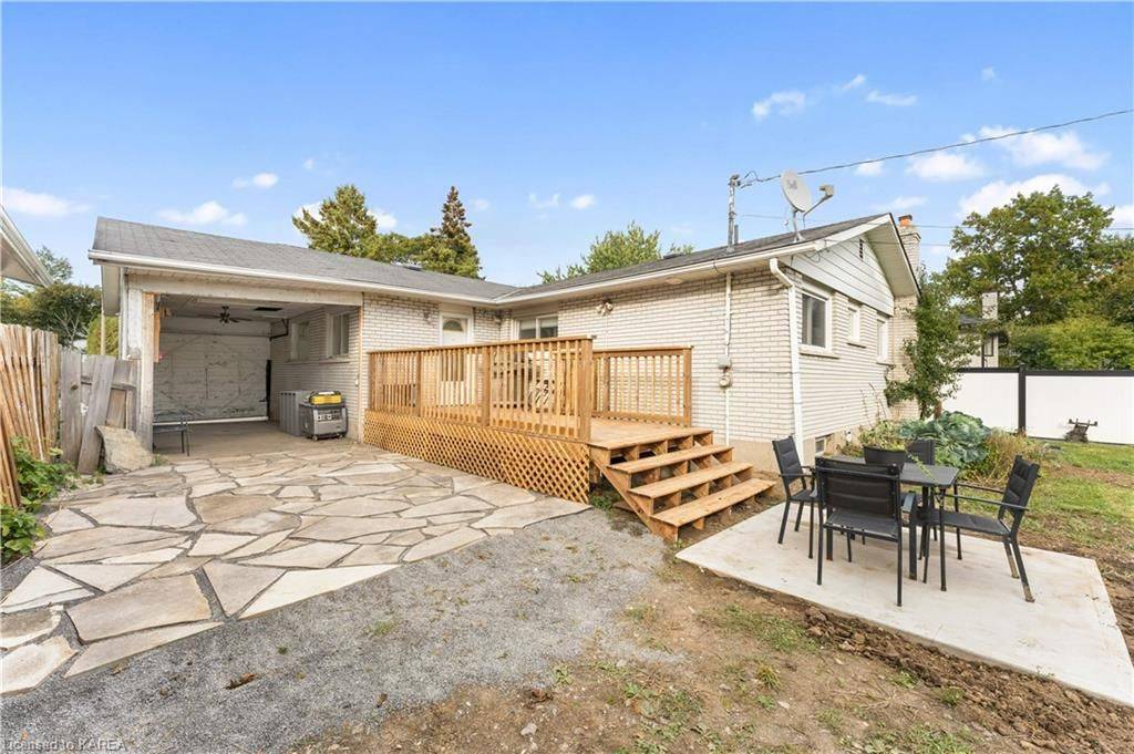 Kingston, ON K7M 2W3,90 MICHAEL GRASS CRES