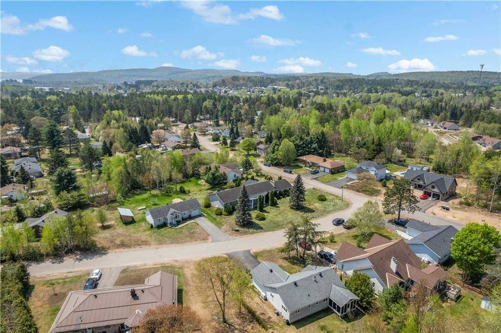 Madawaska Valley, ON K0J 1B0,42 YANTHA CRES