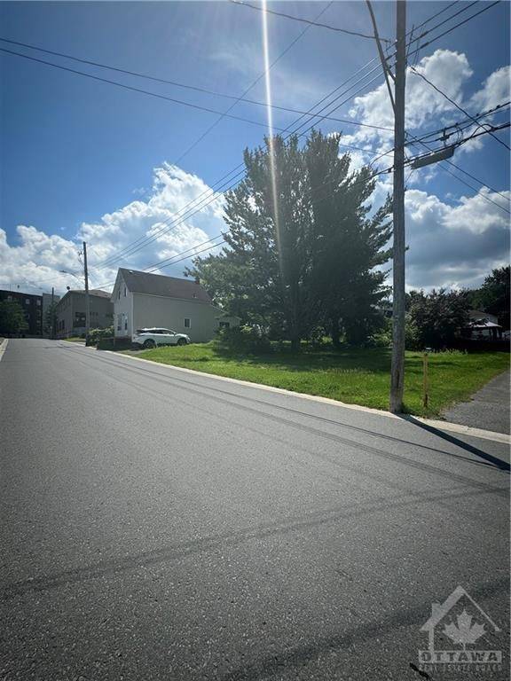 Clarence-rockland, ON K4K 1E1,674 POULIOTTE ST