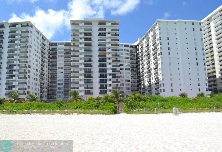 Miami Beach, FL 33140,6039 Collins Ave  #821