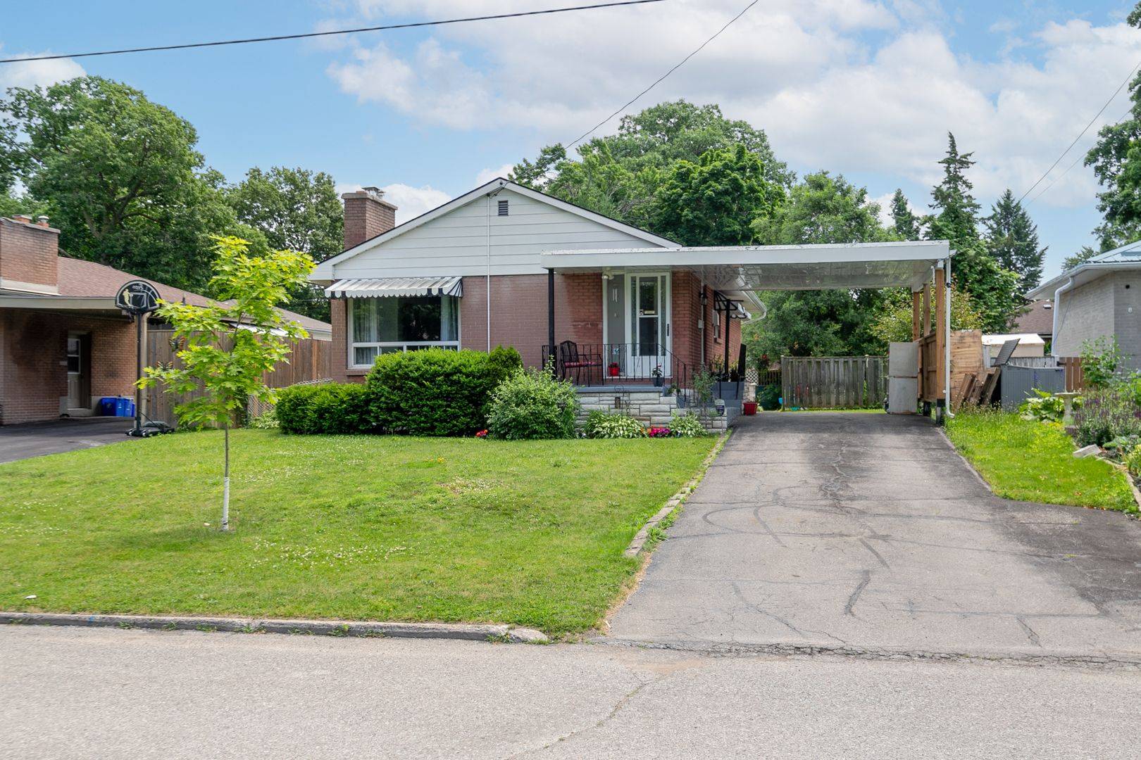 Belleville, ON K8N 1X5,12 Northwood CRES