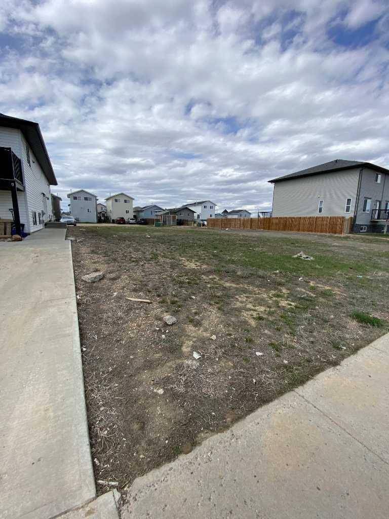 Brooks, AB T1R 1R3,335 17 ST E