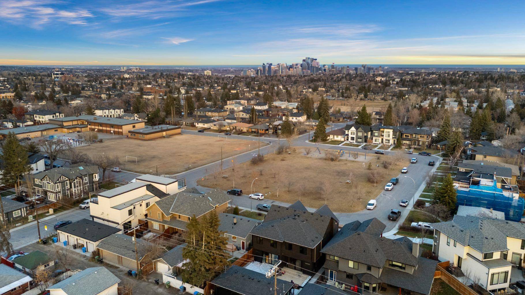 Calgary, AB T3E4S3,3115 Kildare CRES SW