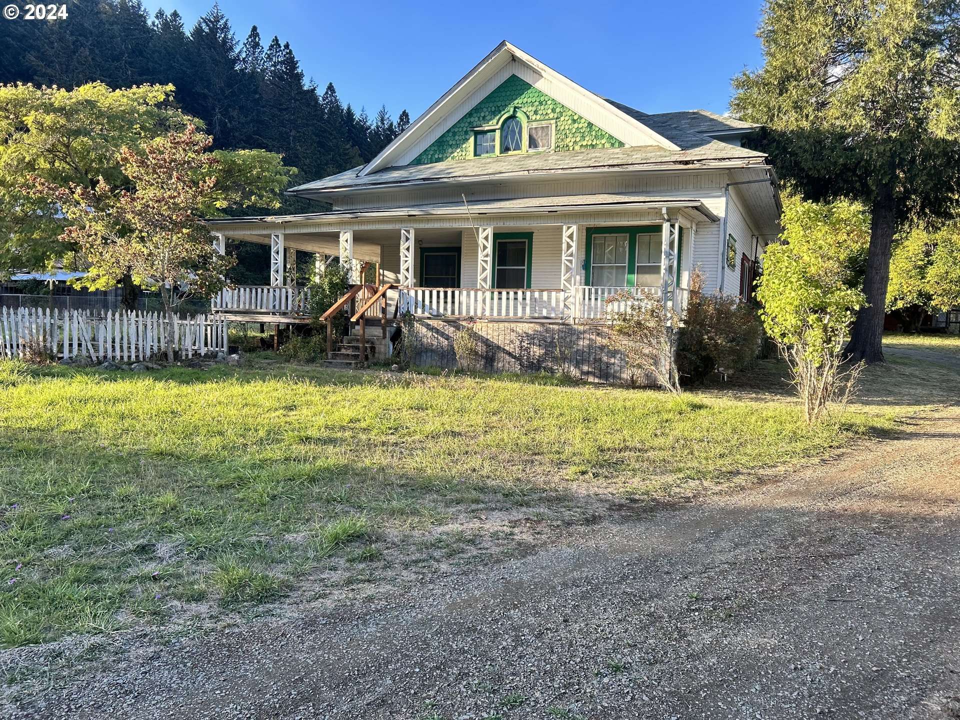 Glendale, OR 97442,5847 AZALEA GLEN RD