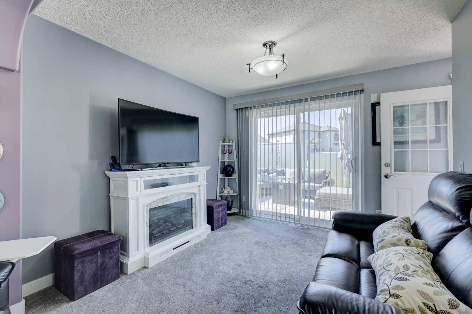 Airdrie, AB T4B 2G8,19 Woodside CRES NW