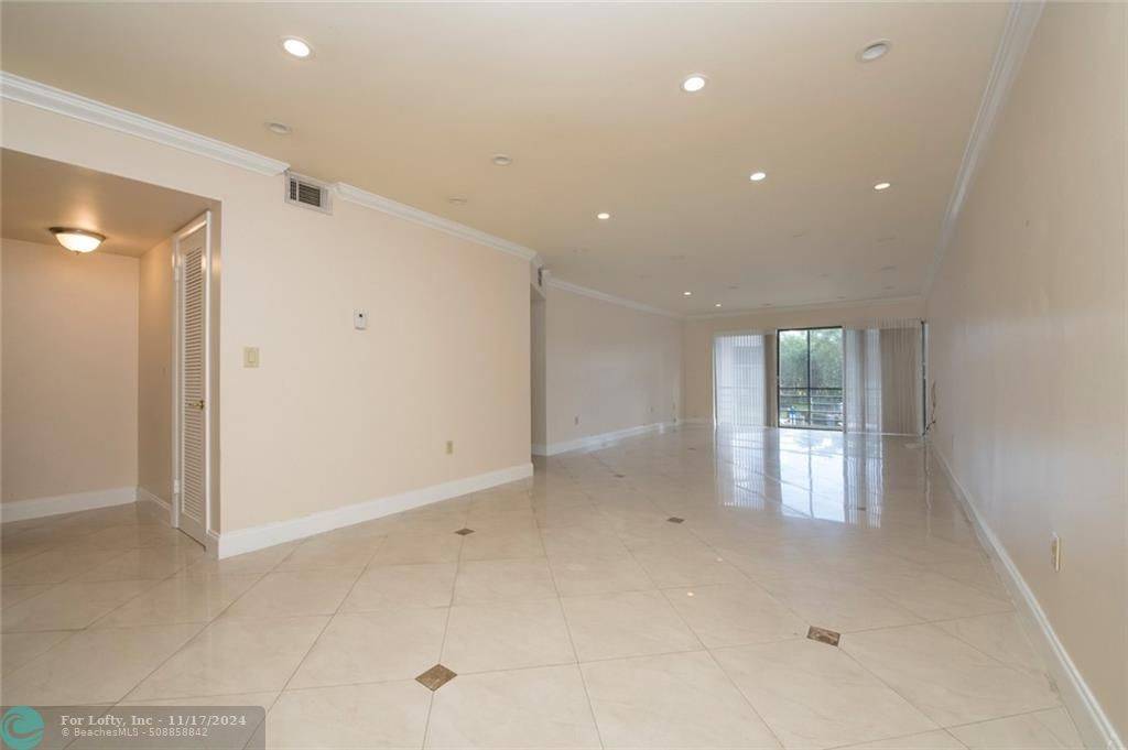 Hollywood, FL 33021,4060 N HILLS DRIVE  #22