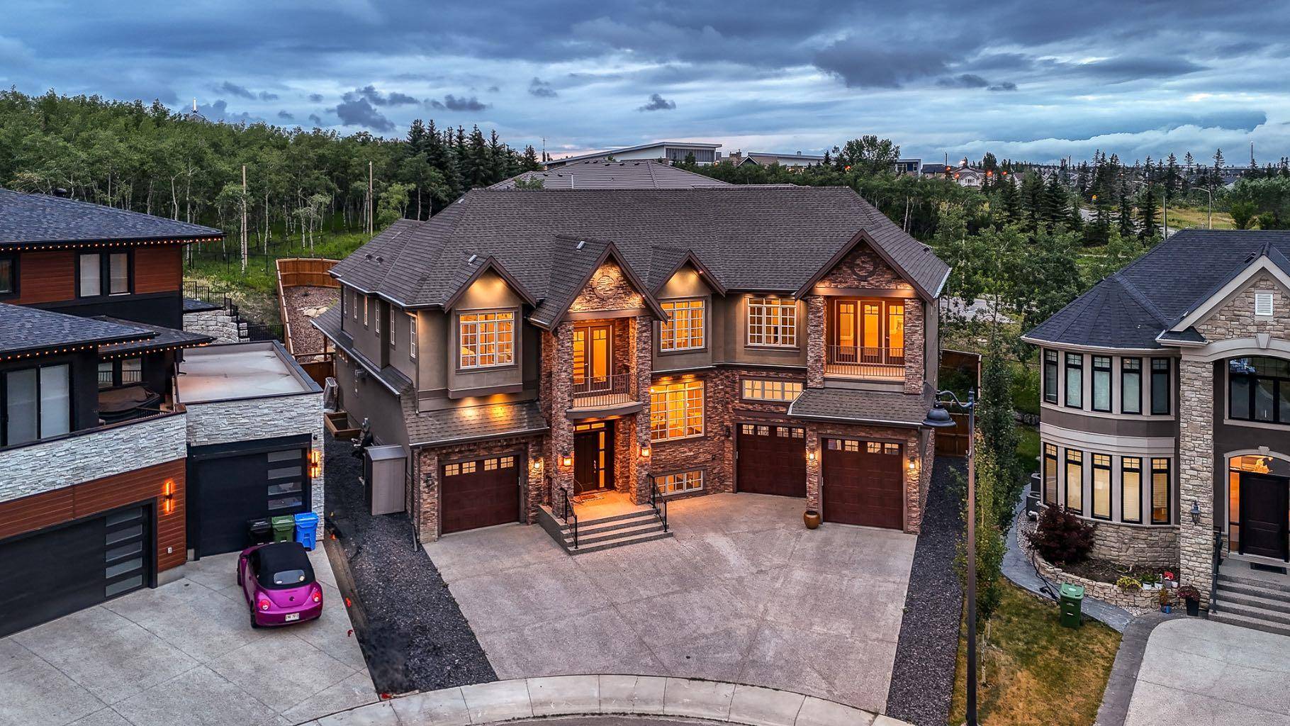 Calgary, AB T3H 3X8,11 Elveden PL SW